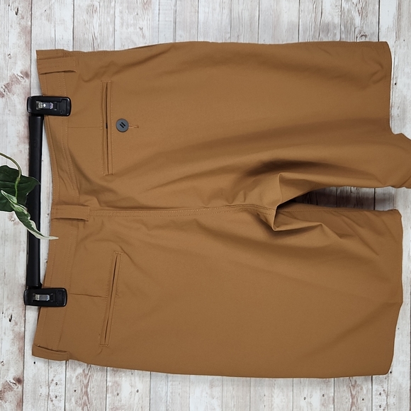 NWOT, George, 0272, Tan, men's at the knee shorts. Sz 34 length 20.5 - Picture 6 of 6